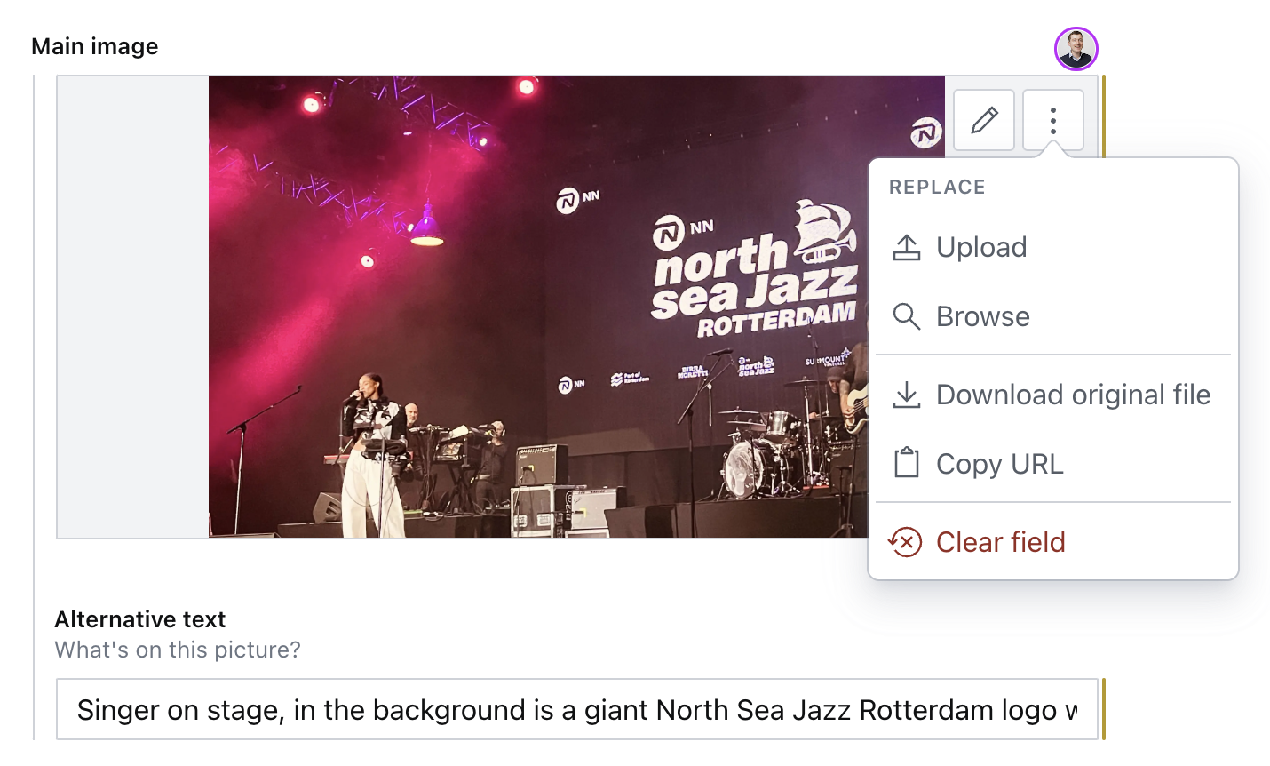 Menu contestuale su un campo immagine con azioni upload, browse e download